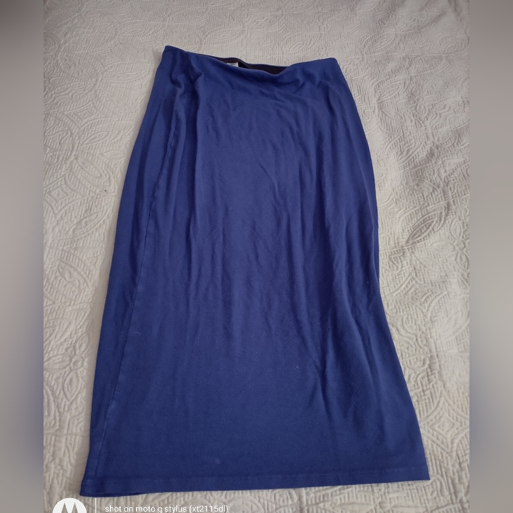 Soft jersey material, elastic skirt, mid calf length for 64 inch woman.